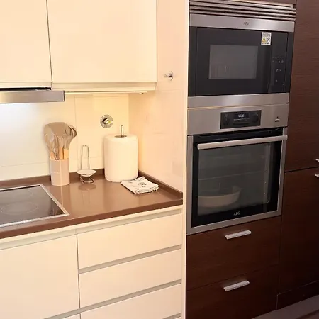 Townhouse In The Heart Of Historic Center, 5 Minutes Walk From The Cascais