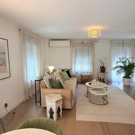 Townhouse In The Heart Of Historic Center, 5 Minutes Walk From The Cascais
