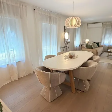بيت للعطل Townhouse In The Heart Of Historic Center, 5 Minutes Walk From The